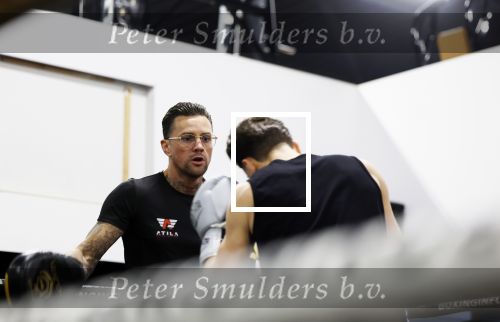 Hoofddorp 25 november 2024
Training Boxing influencers met oa Dave Roelvink Bravo Mark Schaaf  Geraldo Holzken Niek Holzken Roy  Meyer Goudtje Oussama Ahammoud Boer Ayoub en Sem v Dijk . Monica Geuze en Kaj Gorgels presenteren het .
