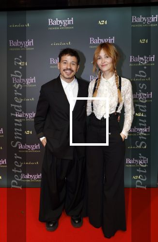 Amsterdam 25 november 2024
Premiere Babygirl in Tuschinski . Halina Reijn is de producente. Geza Weisz met vriendin