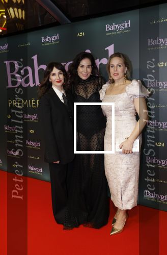 Amsterdam 25 november 2024
Premiere Babygirl in Tuschinski . Halina Reijn is de producente. Carice van Houten Halina Reijn en Hadewych Minis