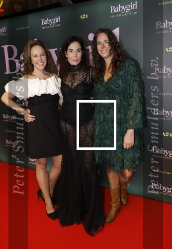 Amsterdam 25 november 2024
Premiere Babygirl in Tuschinski . Halina Reijn is de producente. halina Reijn met haar zussen