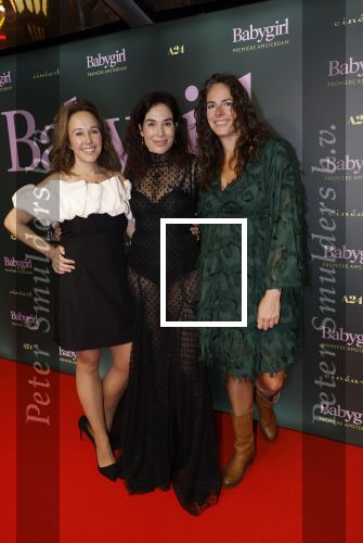 Amsterdam 25 november 2024
Premiere Babygirl in Tuschinski . Halina Reijn is de producente. halina Reijn met haar zussen