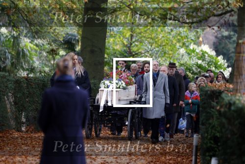 Amsterdam 8 november 2024
Herdenkingsdienst en begrafenis van Hans Kemna in stadsschouwburg en op Zorgvlied.