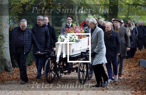 Amsterdam 8 november 2024
Herdenkingsdienst en begrafenis van Hans Kemna in stadsschouwburg en op Zorgvlied.