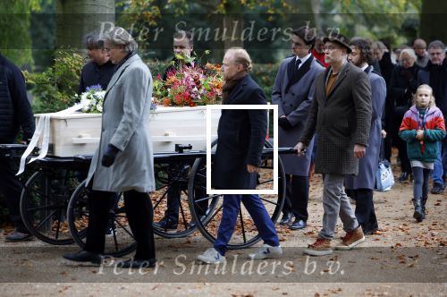 Amsterdam 8 november 2024
Herdenkingsdienst en begrafenis van Hans Kemna in stadsschouwburg en op Zorgvlied.