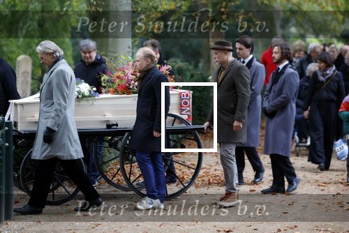Amsterdam 8 november 2024
Herdenkingsdienst en begrafenis van Hans Kemna in stadsschouwburg en op Zorgvlied.