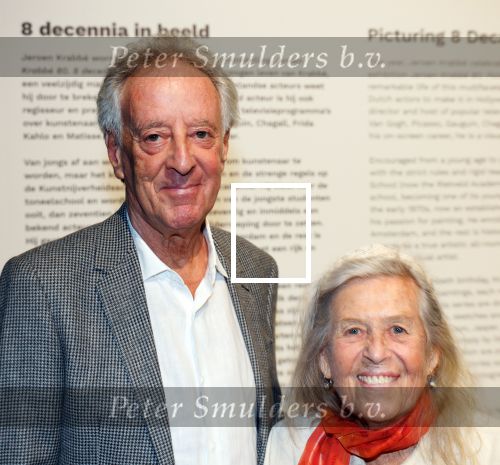 Amstelveen 14 november 2024
Opening expositie en boekpresentatie van 80 jaar Jeroen Krabbe in het Cobra Museum . Joop v d Ende overhandit het eerste boek . Vrouw Herma Krabbe zit op de eerste rij samen met zoon Jasper en Jacob Krabbe . hans v Willigenburg