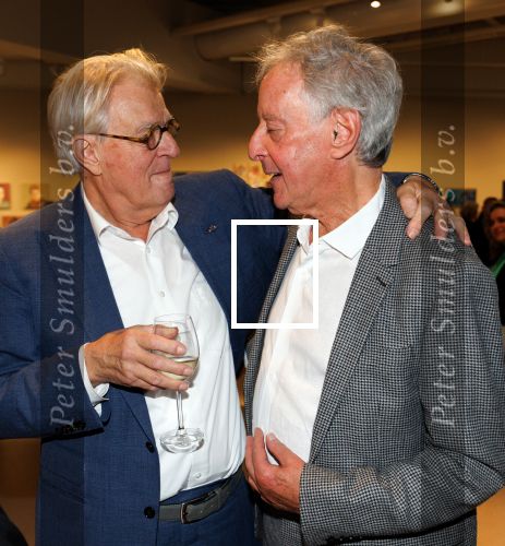 Amstelveen 14 november 2024
Opening expositie en boekpresentatie van 80 jaar Jeroen Krabbe in het Cobra Museum . Joop v d Ende overhandit het eerste boek . Vrouw Herma Krabbe zit op de eerste rij samen met zoon Jasper en Jacob Krabbe . hans v Willigenburg