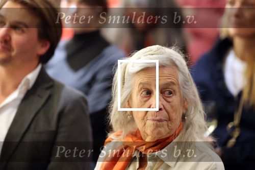 Amstelveen 14 november 2024
Opening expositie en boekpresentatie van 80 jaar Jeroen Krabbe in het Cobra Museum . Joop v d Ende overhandit het eerste boek . Vrouw Herma Krabbe zit op de eerste rij samen met zoon Jasper en Jacob Krabbe .