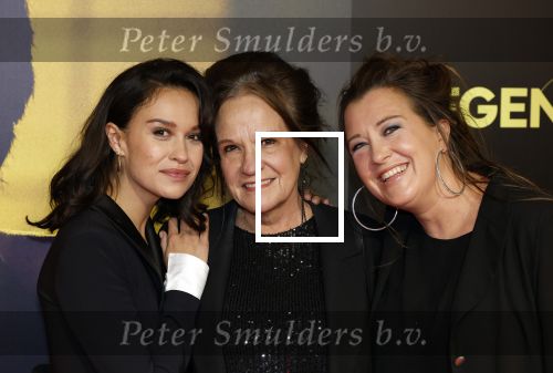 Amsterdam 4 november 2024
Premiere tegendraads in Tuschinski . Holly Brood met moeder Xandra Brood en Lola  Brood