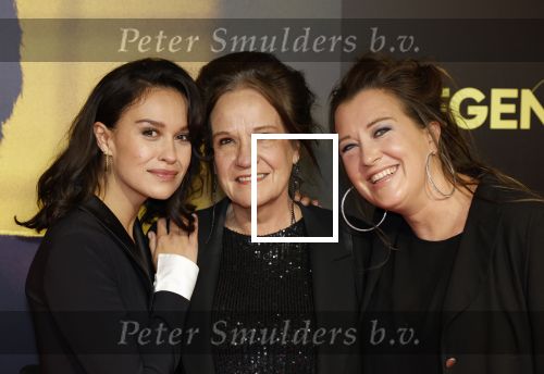 Amsterdam 4 november 2024
Premiere tegendraads in Tuschinski . Holly Brood met moeder Xandra Brood en Lola  Brood