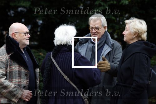 Amsterdam 8 november 2024
Herdenkingsdienst en begrafenis van Hans Kemna in stadsschouwburg en op Zorgvlied. Jeroen Krabbe kwam met zijn vrouw Herma