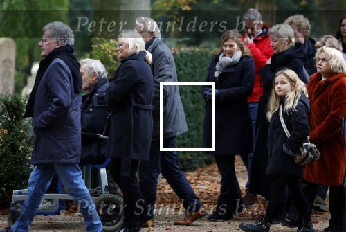 Amsterdam 8 november 2024
Herdenkingsdienst en begrafenis van Hans Kemna in stadsschouwburg en op Zorgvlied. Jeroen Krabbe kwam met zijn vrouw Herma