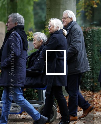 Amsterdam 8 november 2024
Herdenkingsdienst en begrafenis van Hans Kemna in stadsschouwburg en op Zorgvlied. Jeroen Krabbe kwam met zijn vrouw Herma