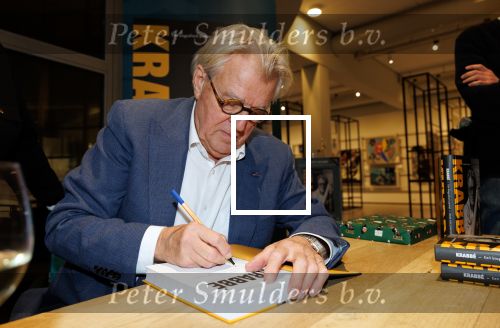 Amstelveen 14 november 2024
Opening expositie en boekpresentatie van 80 jaar Jeroen Krabbe in het Cobra Museum . Joop v d Ende overhandit het eerste boek . Vrouw Herma Krabbe zit op de eerste rij samen met zoon Jasper en Jacob Krabbe .