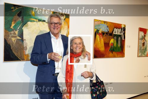 Amstelveen 14 november 2024
Opening expositie en boekpresentatie van 80 jaar Jeroen Krabbe in het Cobra Museum . Joop v d Ende overhandit het eerste boek . Vrouw Herma Krabbe zit op de eerste rij samen met zoon Jasper en Jacob Krabbe .