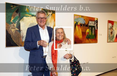Amstelveen 14 november 2024
Opening expositie en boekpresentatie van 80 jaar Jeroen Krabbe in het Cobra Museum . Joop v d Ende overhandit het eerste boek . Vrouw Herma Krabbe zit op de eerste rij samen met zoon Jasper en Jacob Krabbe .