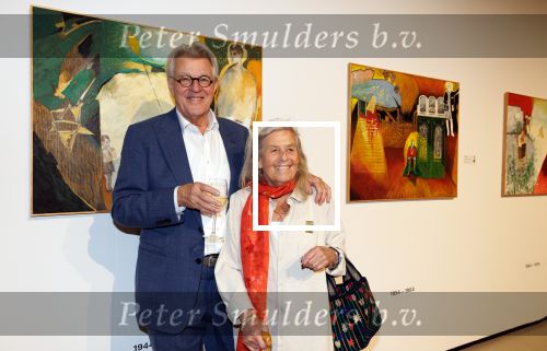 Amstelveen 14 november 2024
Opening expositie en boekpresentatie van 80 jaar Jeroen Krabbe in het Cobra Museum . Joop v d Ende overhandit het eerste boek . Vrouw Herma Krabbe zit op de eerste rij samen met zoon Jasper en Jacob Krabbe .