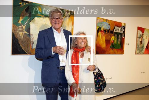 Amstelveen 14 november 2024
Opening expositie en boekpresentatie van 80 jaar Jeroen Krabbe in het Cobra Museum . Joop v d Ende overhandit het eerste boek . Vrouw Herma Krabbe zit op de eerste rij samen met zoon Jasper en Jacob Krabbe .