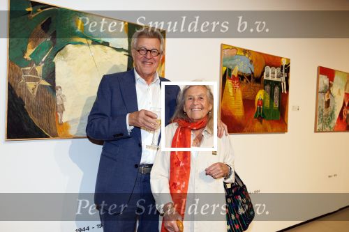Amstelveen 14 november 2024
Opening expositie en boekpresentatie van 80 jaar Jeroen Krabbe in het Cobra Museum . Joop v d Ende overhandit het eerste boek . Vrouw Herma Krabbe zit op de eerste rij samen met zoon Jasper en Jacob Krabbe .