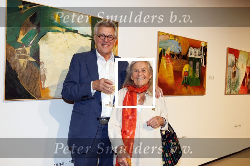Amstelveen 14 november 2024
Opening expositie en boekpresentatie van 80 jaar Jeroen Krabbe in het Cobra Museum . Joop v d Ende overhandit het eerste boek . Vrouw Herma Krabbe zit op de eerste rij samen met zoon Jasper en Jacob Krabbe .