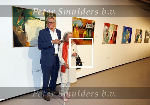 Amstelveen 14 november 2024
Opening expositie en boekpresentatie van 80 jaar Jeroen Krabbe in het Cobra Museum . Joop v d Ende overhandit het eerste boek . Vrouw Herma Krabbe zit op de eerste rij samen met zoon Jasper en Jacob Krabbe .
