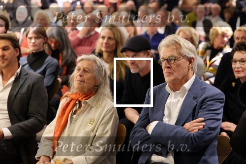 Amstelveen 14 november 2024
Opening expositie en boekpresentatie van 80 jaar Jeroen Krabbe in het Cobra Museum . Joop v d Ende overhandit het eerste boek . Vrouw Herma Krabbe zit op de eerste rij samen met zoon Jasper en Jacob Krabbe .