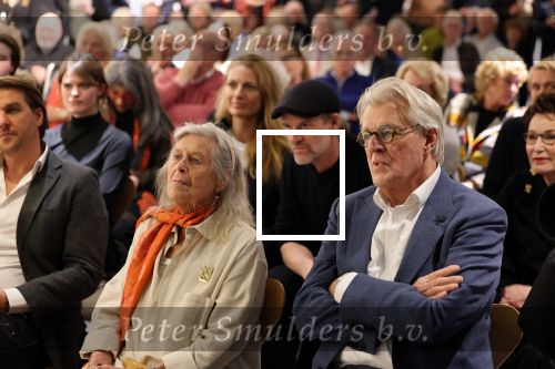 Amstelveen 14 november 2024
Opening expositie en boekpresentatie van 80 jaar Jeroen Krabbe in het Cobra Museum . Joop v d Ende overhandit het eerste boek . Vrouw Herma Krabbe zit op de eerste rij samen met zoon Jasper en Jacob Krabbe .