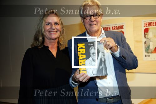 Amstelveen 14 november 2024
Opening expositie en boekpresentatie van 80 jaar Jeroen Krabbe in het Cobra Museum . Joop v d Ende overhandit het eerste boek . Vrouw Herma Krabbe zit op de eerste rij samen met zoon Jasper en Jacob Krabbe . Rosa Koelemeijer