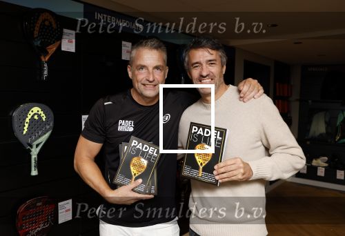 Laren 13 november 2024
Boekpresentatie over Padel met oa Matthias Scholten Johnny de Mol Fatima Moreiro de Melo en Martijn Lusink . John v Lottum