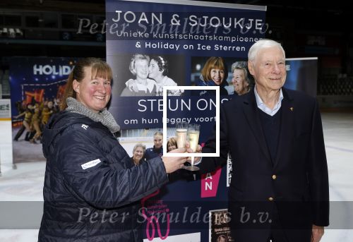 Den Haag 4 november 2024
Presentatie Holiday on ice in de uithof. katja Kossmayer  ( dochter Sjoukje Dijkstra) en Julian Carroll ( Man Joan Haanappel)