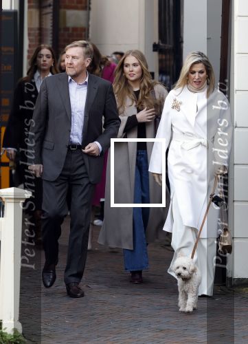 Amsterdam 29 november 2024
Fotouurtje Koninklijk huis met Koning Willem Alexander Koningin Maxima Prinses Amalia Prinses Alexia Prinses Ariane en hun hondje Mambo . De shoot vond plaats op het Begijnhof in het centrum van Amsterdam.
