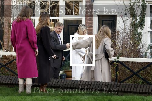 Amsterdam 29 november 2024
Fotouurtje Koninklijk huis met Koning Willem Alexander Koningin Maxima Prinses Amalia Prinses Alexia Prinses Ariane en hun hondje Mambo . De shoot vond plaats op het Begijnhof in het centrum van Amsterdam.