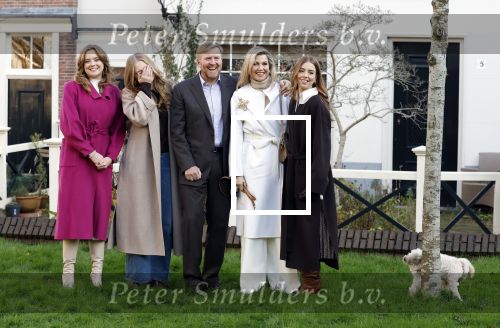 Amsterdam 29 november 2024
Fotouurtje Koninklijk huis met Koning Willem Alexander Koningin Maxima Prinses Amalia Prinses Alexia Prinses Ariane en hun hondje Mambo . De shoot vond plaats op het Begijnhof in het centrum van Amsterdam.