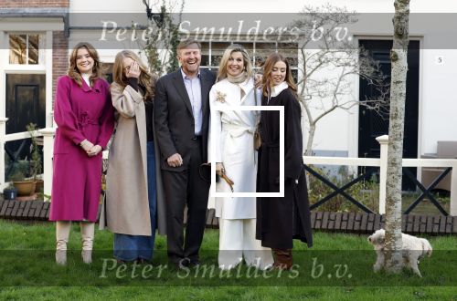 Amsterdam 29 november 2024
Fotouurtje Koninklijk huis met Koning Willem Alexander Koningin Maxima Prinses Amalia Prinses Alexia Prinses Ariane en hun hondje Mambo . De shoot vond plaats op het Begijnhof in het centrum van Amsterdam.