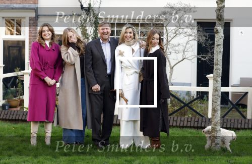 Amsterdam 29 november 2024
Fotouurtje Koninklijk huis met Koning Willem Alexander Koningin Maxima Prinses Amalia Prinses Alexia Prinses Ariane en hun hondje Mambo . De shoot vond plaats op het Begijnhof in het centrum van Amsterdam.