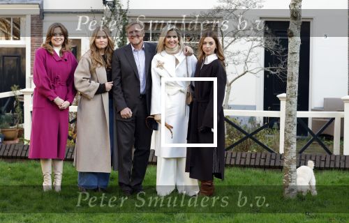 Amsterdam 29 november 2024
Fotouurtje Koninklijk huis met Koning Willem Alexander Koningin Maxima Prinses Amalia Prinses Alexia Prinses Ariane en hun hondje Mambo . De shoot vond plaats op het Begijnhof in het centrum van Amsterdam.