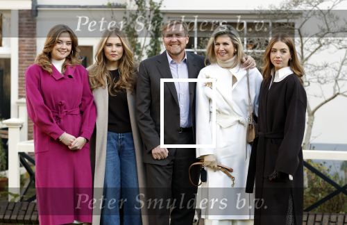 Amsterdam 29 november 2024
Fotouurtje Koninklijk huis met Koning Willem Alexander Koningin Maxima Prinses Amalia Prinses Alexia Prinses Ariane en hun hondje Mambo . De shoot vond plaats op het Begijnhof in het centrum van Amsterdam.