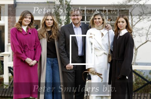 Amsterdam 29 november 2024
Fotouurtje Koninklijk huis met Koning Willem Alexander Koningin Maxima Prinses Amalia Prinses Alexia Prinses Ariane en hun hondje Mambo . De shoot vond plaats op het Begijnhof in het centrum van Amsterdam.