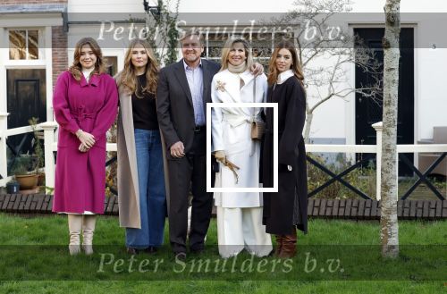 Amsterdam 29 november 2024
Fotouurtje Koninklijk huis met Koning Willem Alexander Koningin Maxima Prinses Amalia Prinses Alexia Prinses Ariane en hun hondje Mambo . De shoot vond plaats op het Begijnhof in het centrum van Amsterdam.