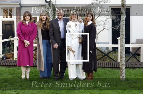 Amsterdam 29 november 2024
Fotouurtje Koninklijk huis met Koning Willem Alexander Koningin Maxima Prinses Amalia Prinses Alexia Prinses Ariane en hun hondje Mambo . De shoot vond plaats op het Begijnhof in het centrum van Amsterdam.