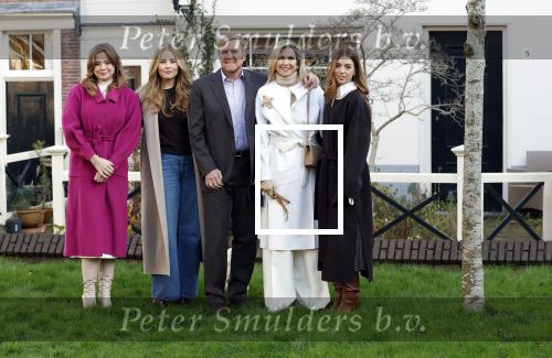 Amsterdam 29 november 2024
Fotouurtje Koninklijk huis met Koning Willem Alexander Koningin Maxima Prinses Amalia Prinses Alexia Prinses Ariane en hun hondje Mambo . De shoot vond plaats op het Begijnhof in het centrum van Amsterdam.