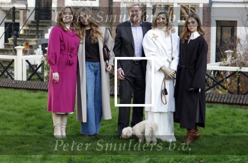 Amsterdam 29 november 2024
Fotouurtje Koninklijk huis met Koning Willem Alexander Koningin Maxima Prinses Amalia Prinses Alexia Prinses Ariane en hun hondje Mambo . De shoot vond plaats op het Begijnhof in het centrum van Amsterdam.