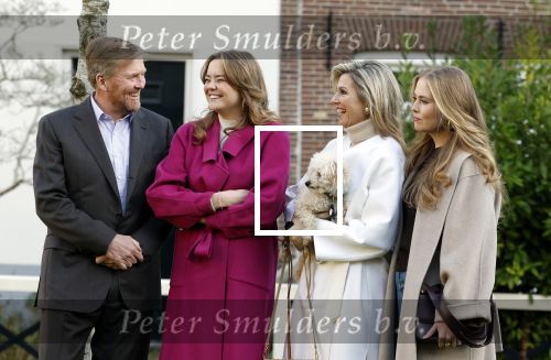 Amsterdam 29 november 2024
Fotouurtje Koninklijk huis met Koning Willem Alexander Koningin Maxima Prinses Amalia Prinses Alexia Prinses Ariane en hun hondje Mambo . De shoot vond plaats op het Begijnhof in het centrum van Amsterdam.