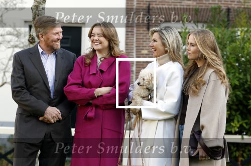 Amsterdam 29 november 2024
Fotouurtje Koninklijk huis met Koning Willem Alexander Koningin Maxima Prinses Amalia Prinses Alexia Prinses Ariane en hun hondje Mambo . De shoot vond plaats op het Begijnhof in het centrum van Amsterdam.
