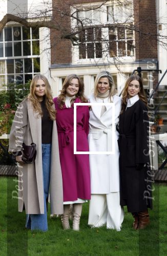 Amsterdam 29 november 2024
Fotouurtje Koninklijk huis met Koning Willem Alexander Koningin Maxima Prinses Amalia Prinses Alexia Prinses Ariane en hun hondje Mambo . De shoot vond plaats op het Begijnhof in het centrum van Amsterdam.