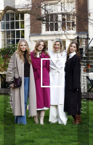Amsterdam 29 november 2024
Fotouurtje Koninklijk huis met Koning Willem Alexander Koningin Maxima Prinses Amalia Prinses Alexia Prinses Ariane en hun hondje Mambo . De shoot vond plaats op het Begijnhof in het centrum van Amsterdam.