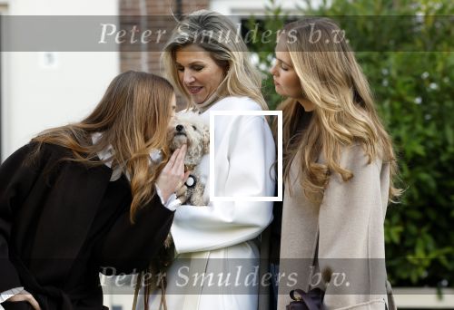 Amsterdam 29 november 2024
Fotouurtje Koninklijk huis met Koning Willem Alexander Koningin Maxima Prinses Amalia Prinses Alexia Prinses Ariane en hun hondje Mambo . De shoot vond plaats op het Begijnhof in het centrum van Amsterdam.