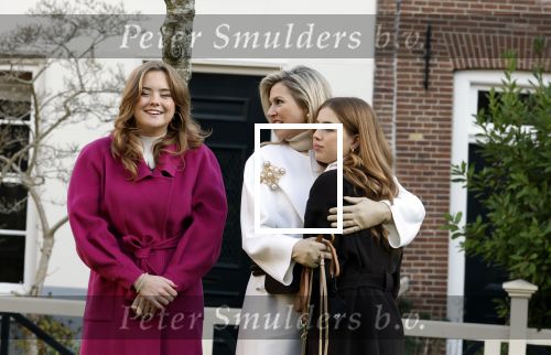 Amsterdam 29 november 2024
Fotouurtje Koninklijk huis met Koning Willem Alexander Koningin Maxima Prinses Amalia Prinses Alexia Prinses Ariane en hun hondje Mambo . De shoot vond plaats op het Begijnhof in het centrum van Amsterdam.