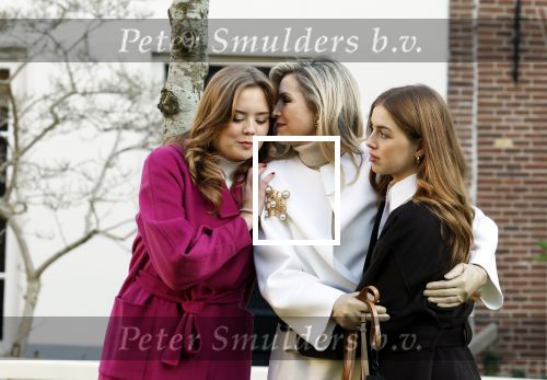 Amsterdam 29 november 2024
Fotouurtje Koninklijk huis met Koning Willem Alexander Koningin Maxima Prinses Amalia Prinses Alexia Prinses Ariane en hun hondje Mambo . De shoot vond plaats op het Begijnhof in het centrum van Amsterdam.