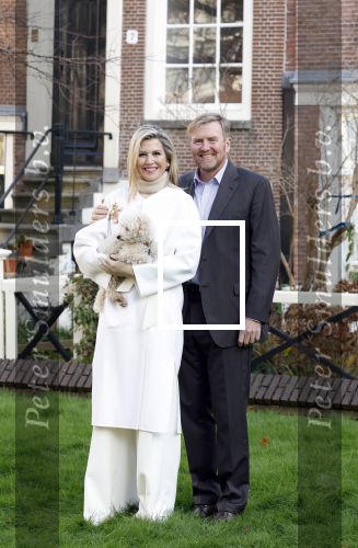 Amsterdam 29 november 2024
Fotouurtje Koninklijk huis met Koning Willem Alexander Koningin Maxima Prinses Amalia Prinses Alexia Prinses Ariane en hun hondje Mambo . De shoot vond plaats op het Begijnhof in het centrum van Amsterdam.